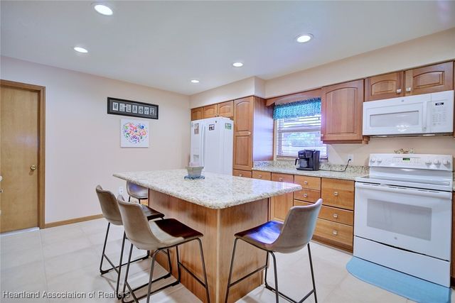 946 Grey Fox Avenue, Sebring, FL 33875