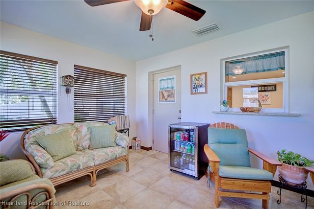 946 Grey Fox Avenue, Sebring, FL 33875