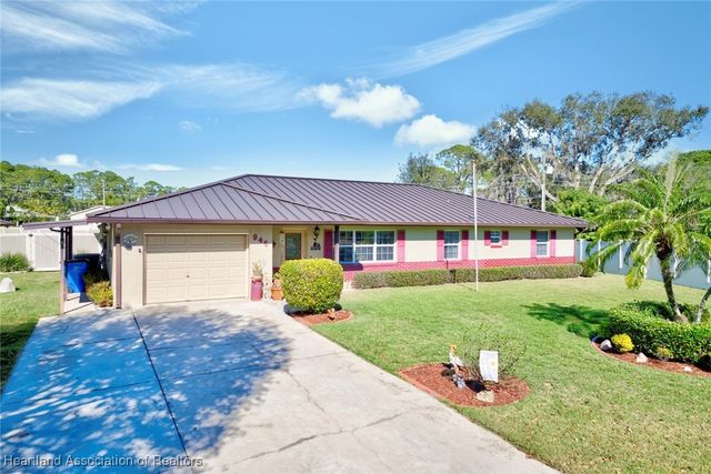 946 Grey Fox Avenue, Sebring, FL 33875