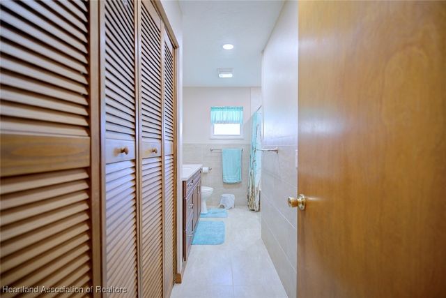 946 Grey Fox Avenue, Sebring, FL 33875