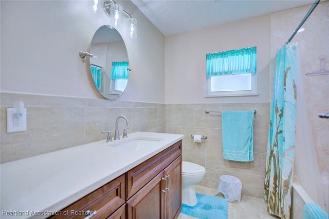 946 Grey Fox Avenue, Sebring, FL 33875