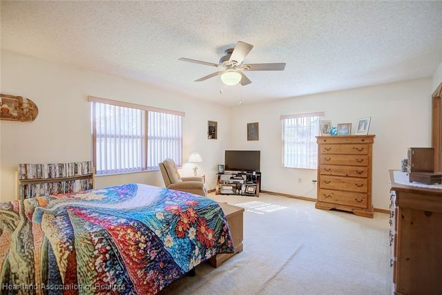 946 Grey Fox Avenue, Sebring, FL 33875