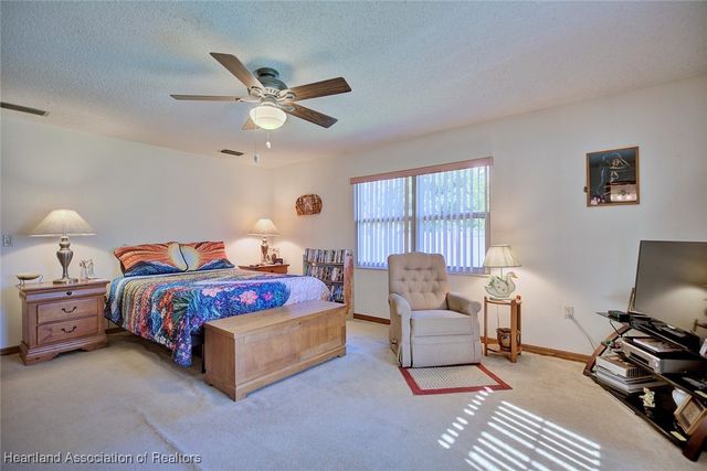 946 Grey Fox Avenue, Sebring, FL 33875