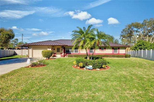 946 Grey Fox Avenue, Sebring, FL 33875