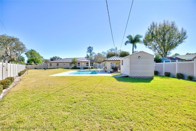 946 Grey Fox Avenue, Sebring, FL 33875