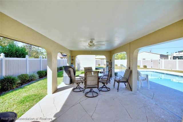 946 Grey Fox Avenue, Sebring, FL 33875