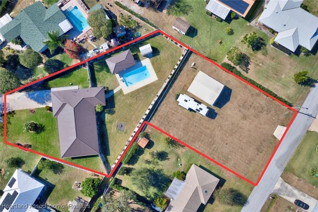 946 Grey Fox Avenue, Sebring, FL 33875