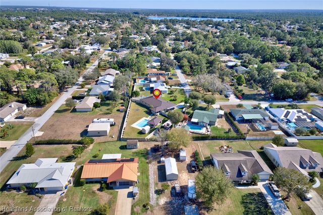 946 Grey Fox Avenue, Sebring, FL 33875