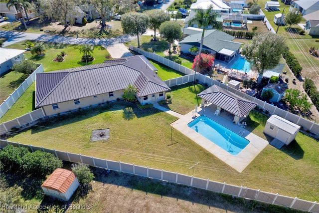 946 Grey Fox Avenue, Sebring, FL 33875