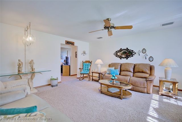 946 Grey Fox Avenue, Sebring, FL 33875