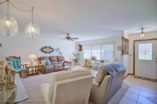 946 Grey Fox Avenue, Sebring, FL 33875