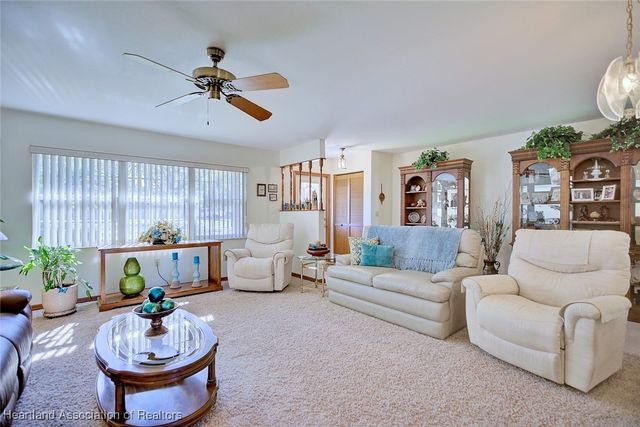 946 Grey Fox Avenue, Sebring, FL 33875