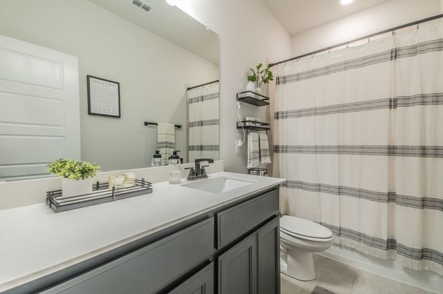 508 Hillcrest Circle, Justin, TX 76247