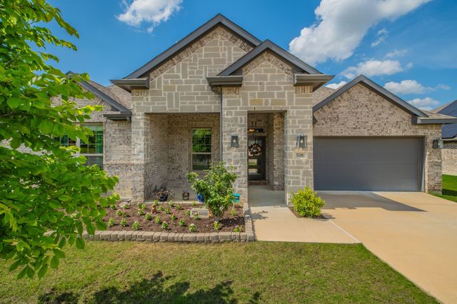 508 Hillcrest Circle, Justin, TX 76247