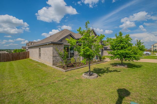 508 Hillcrest Circle, Justin, TX 76247