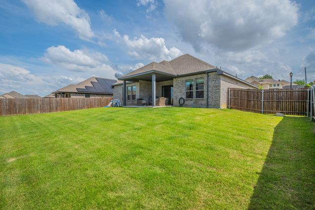508 Hillcrest Circle, Justin, TX 76247
