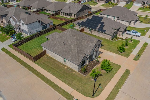 508 Hillcrest Circle, Justin, TX 76247
