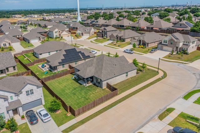 508 Hillcrest Circle, Justin, TX 76247