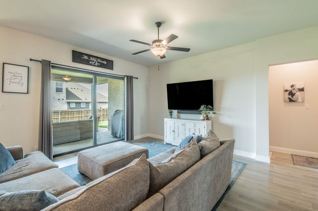 508 Hillcrest Circle, Justin, TX 76247