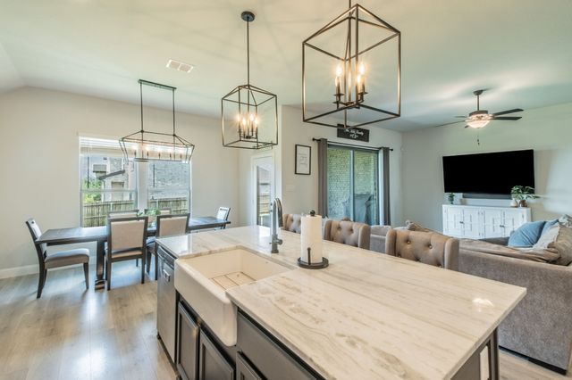508 Hillcrest Circle, Justin, TX 76247