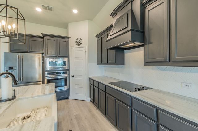 508 Hillcrest Circle, Justin, TX 76247