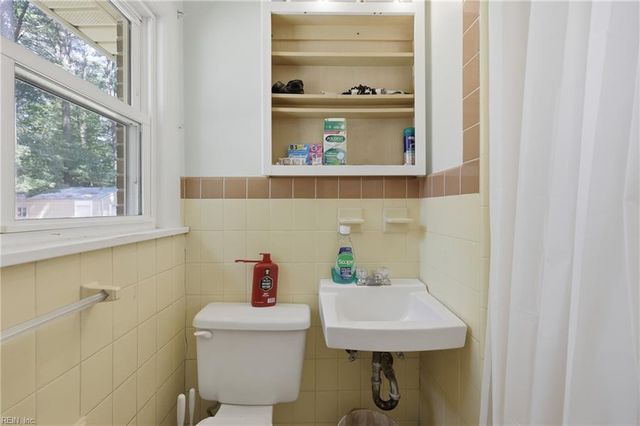 3514 Lilac DR, Portsmouth, VA 23703