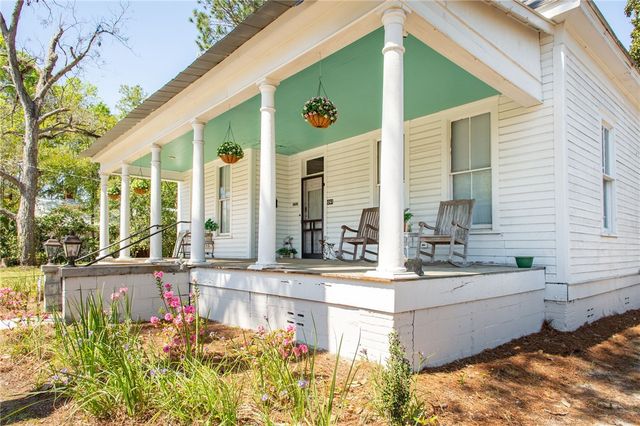 1261 Grove Ave, Waycross, GA 31501