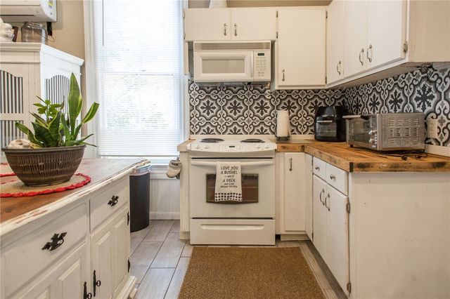 1261 Grove Ave, Waycross, GA 31501