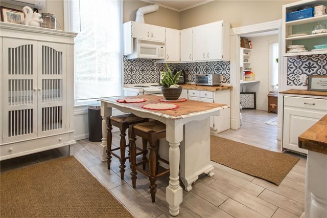 1261 Grove Ave, Waycross, GA 31501