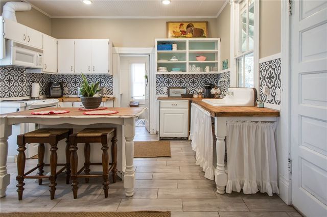 1261 Grove Ave, Waycross, GA 31501