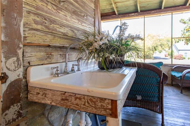 1261 Grove Ave, Waycross, GA 31501