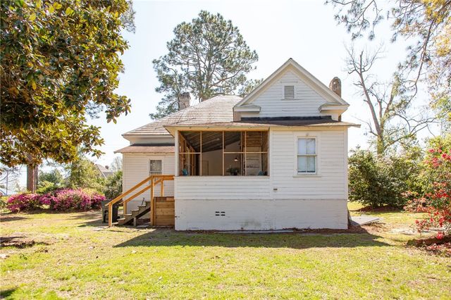 1261 Grove Ave, Waycross, GA 31501