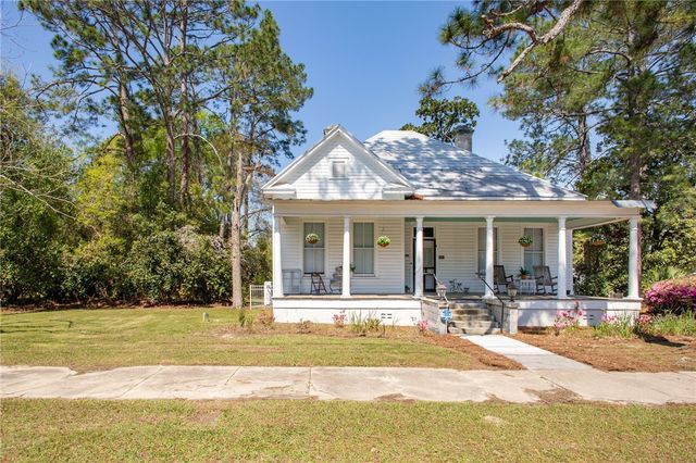 1261 Grove Ave, Waycross, GA 31501