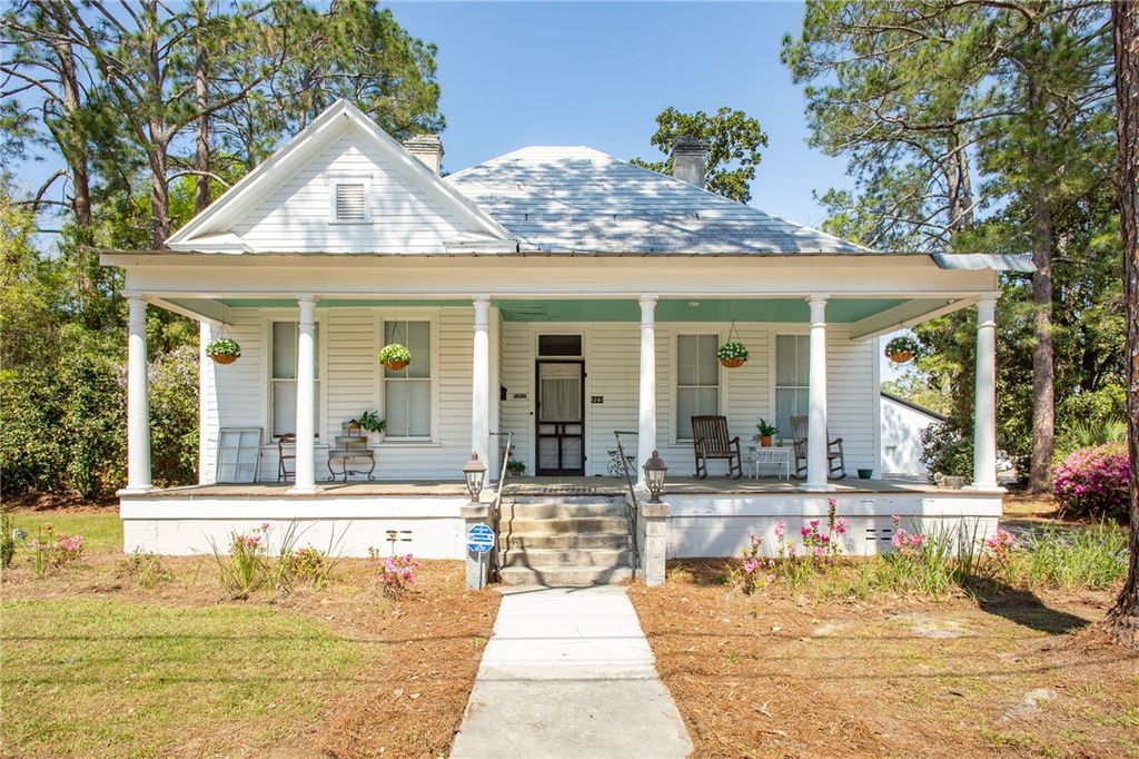 1261 Grove Ave, Waycross, GA 31501