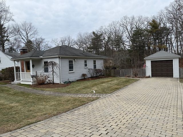 396 Wellesley Ave, Wellesley, MA 02481