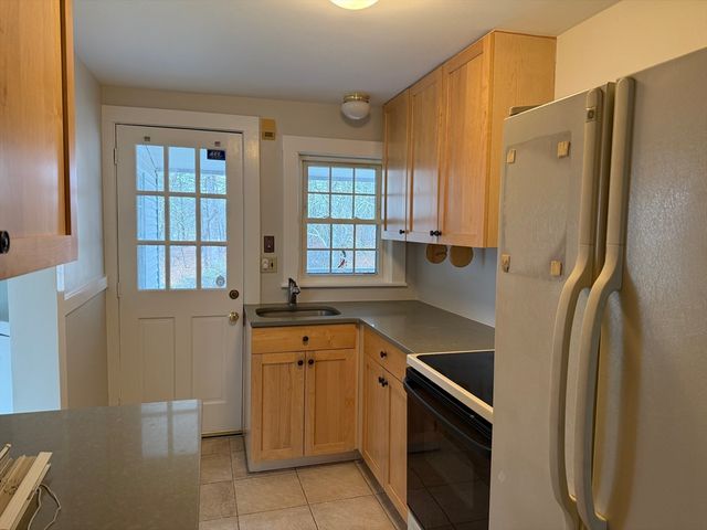 396 Wellesley Ave, Wellesley, MA 02481