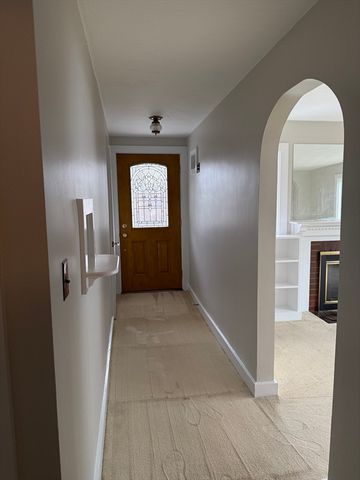 396 Wellesley Ave, Wellesley, MA 02481