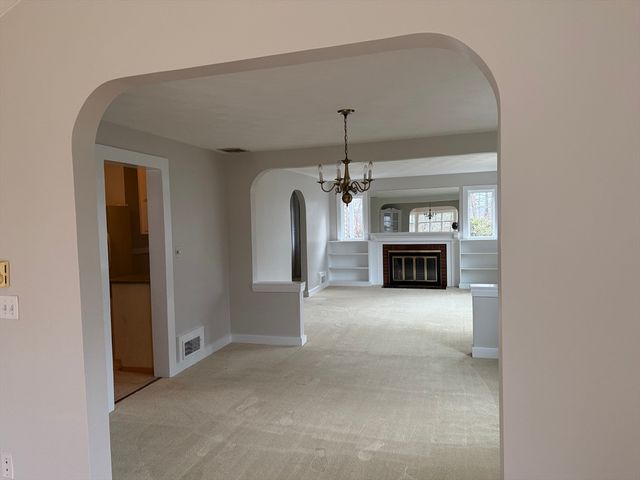 396 Wellesley Ave, Wellesley, MA 02481