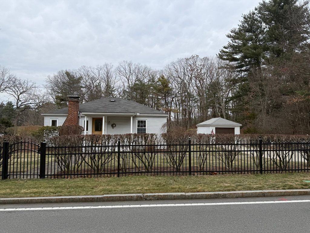 396 Wellesley Ave, Wellesley, MA 02481