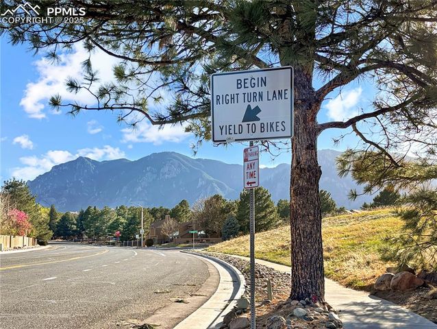 422 Cobblestone Drive, Colorado Springs, CO 80906