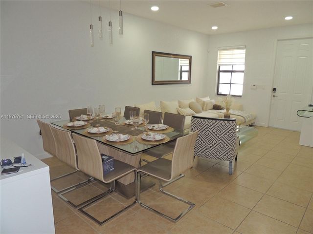 11301 NW 88th Ter, Doral, FL 33178