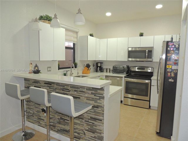 11301 NW 88th Ter, Doral, FL 33178