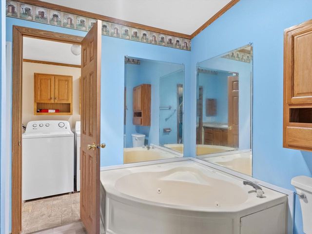 220 N Packer DRIVE, Manitowoc, WI 54220