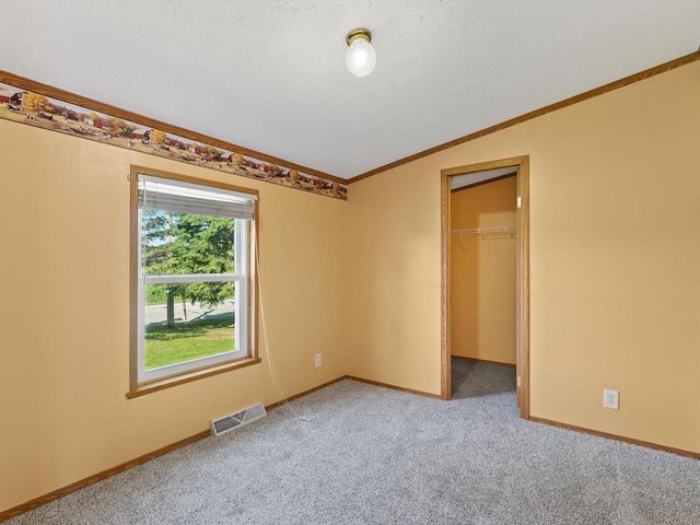 220 N Packer DRIVE, Manitowoc, WI 54220