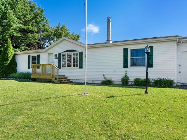 220 N Packer DRIVE, Manitowoc, WI 54220