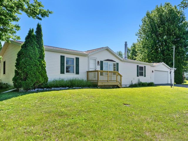 220 N Packer DRIVE, Manitowoc, WI 54220