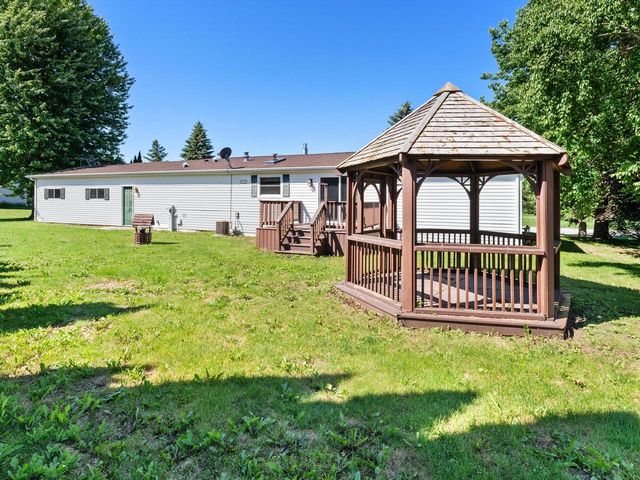 220 N Packer DRIVE, Manitowoc, WI 54220