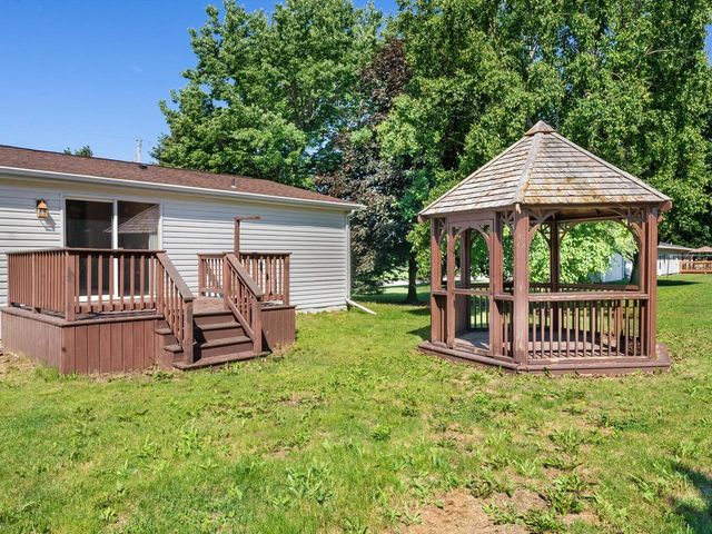 220 N Packer DRIVE, Manitowoc, WI 54220