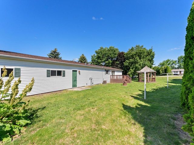 220 N Packer DRIVE, Manitowoc, WI 54220