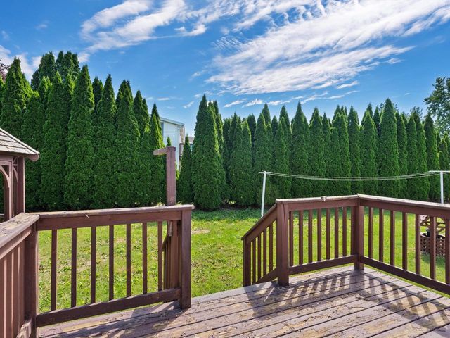 220 N Packer DRIVE, Manitowoc, WI 54220